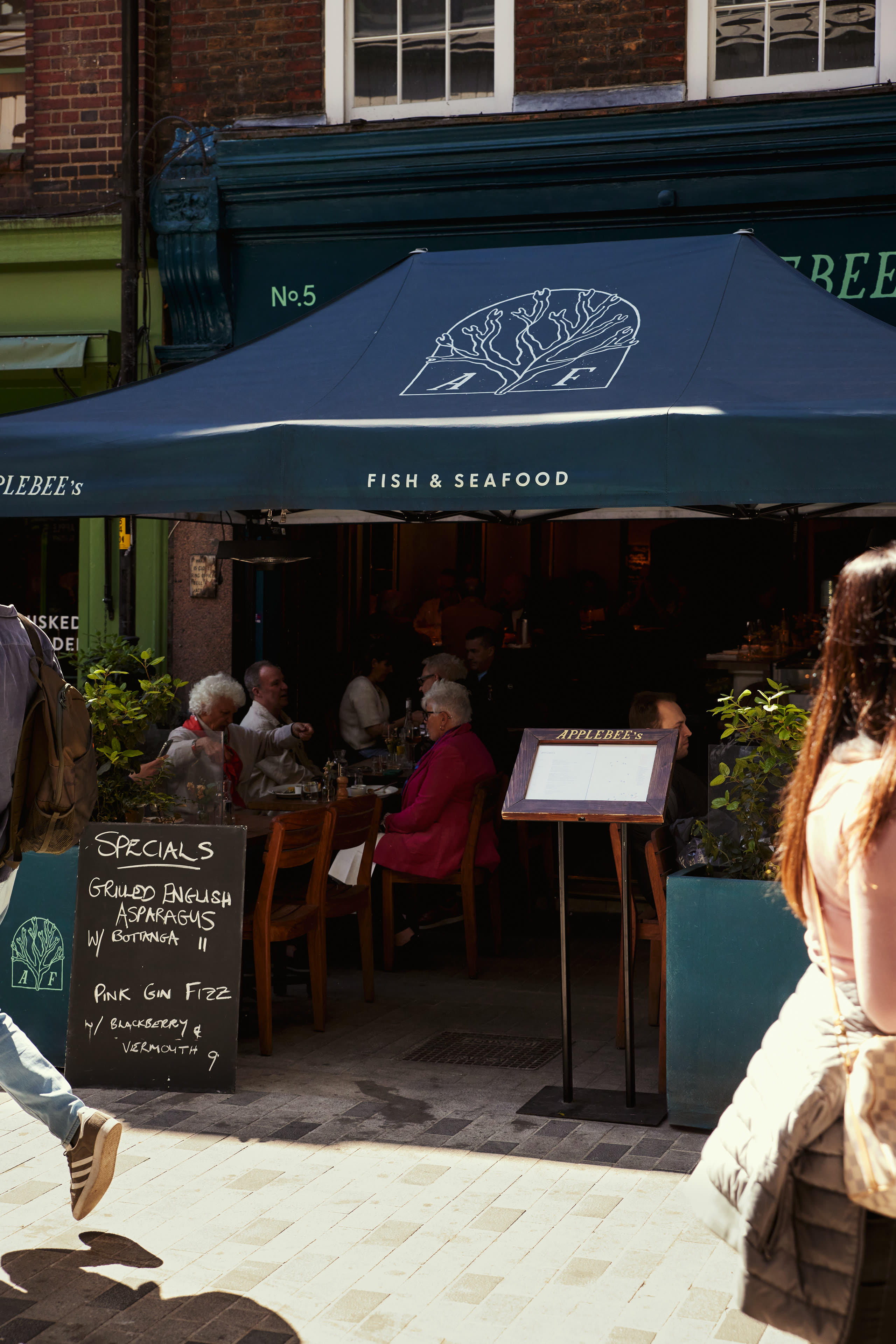 Lunch under the awning on Stoney Street